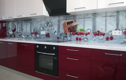 Фартук для кухни из стекла