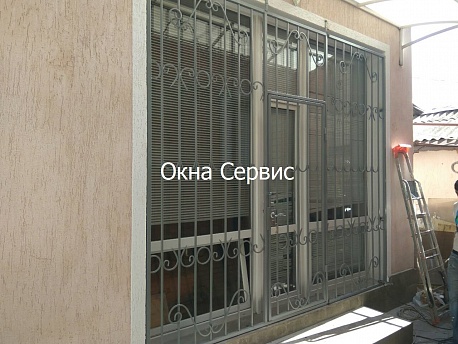 Установка решетки на фазад