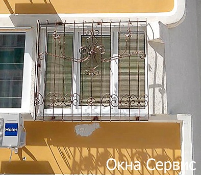 Изготовлены и установлены решетки на улице Блюхера 48а