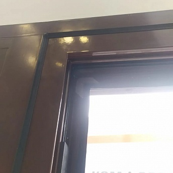 Алюминиевое окно из профиля Алютех. Встроенное в раздвижную систему. Ул. Дражинского