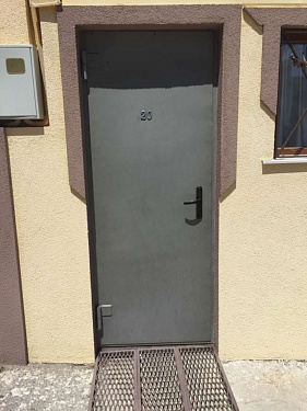 Двери металлические под заказ любого размера.